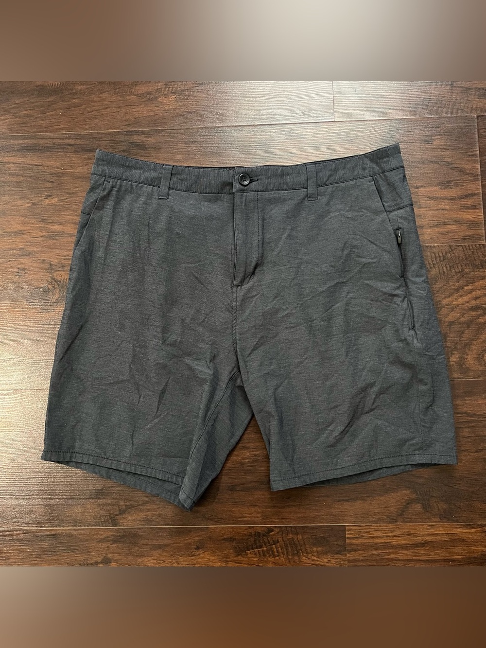 Vuori Aim Shorts Charcoal Gray Performance Stretch Chino Mens 36